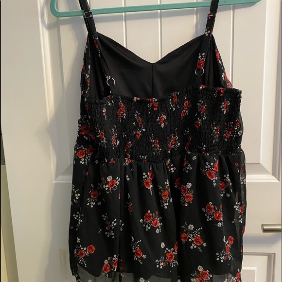 ❌SOLD❌ BLACK FLORAL CHIFFON CAMI - Picture 6 of 6